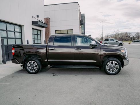 Used 2021 Toyota Tundra 4x4 CrewMax image 11