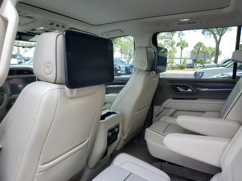 Used 2024 GMC Yukon XL Denali w/ Denali Reserve Package RWD image 9