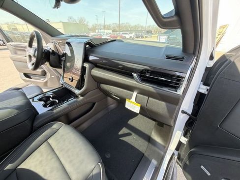 New 2026 GMC Yukon XL Elevation image 28