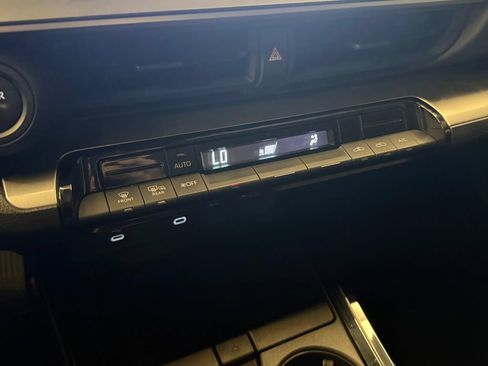 Used 2024 Toyota Prius LE FWD image 15