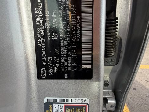 Used 2021 Hyundai Elantra SE image 31