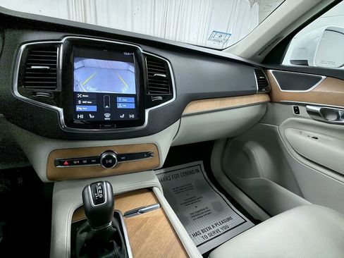 Used 2021 Volvo XC90 T6 Momentum w/ Advanced Package image 21