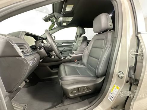 Used 2025 GMC Terrain Elevation w/ Elevation Premium Package AWD/4WD image 17