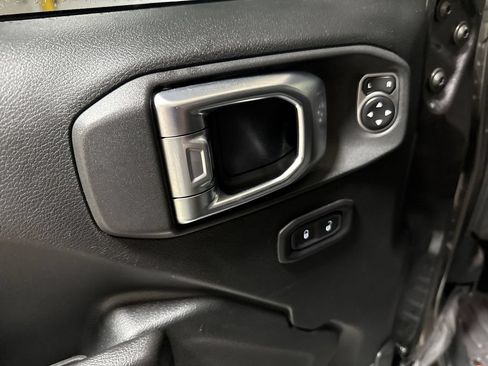 Used 2018 Jeep Wrangler Unlimited Sport S AWD/4WD image 20
