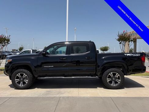 Used 2019 Toyota Tacoma TRD Sport AWD/4WD image 9