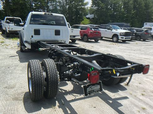 New 2025 RAM 5500 4x4 Regular Cab image 10