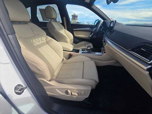 Certified 2025 Audi Q5 2.0T Premium w/ Convenience Plus Package image 11