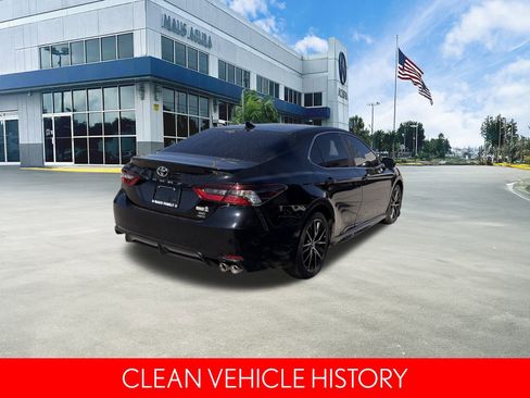 Used 2021 Toyota Camry SE image 4