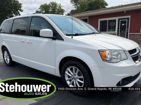 Used 2019 Dodge Grand Caravan SXT FWD image 1