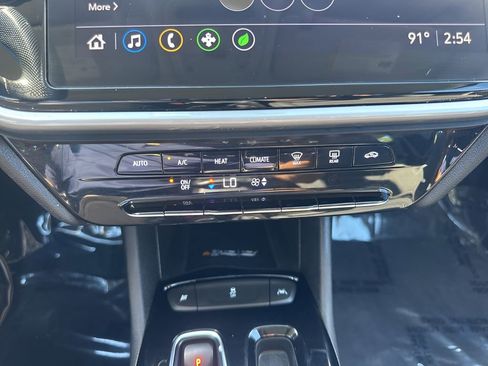 Used 2022 Chevrolet Bolt EUV LT image 17