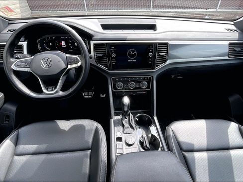 Certified 2022 Volkswagen Atlas Cross Sport SEL R-Line AWD/4WD image 15