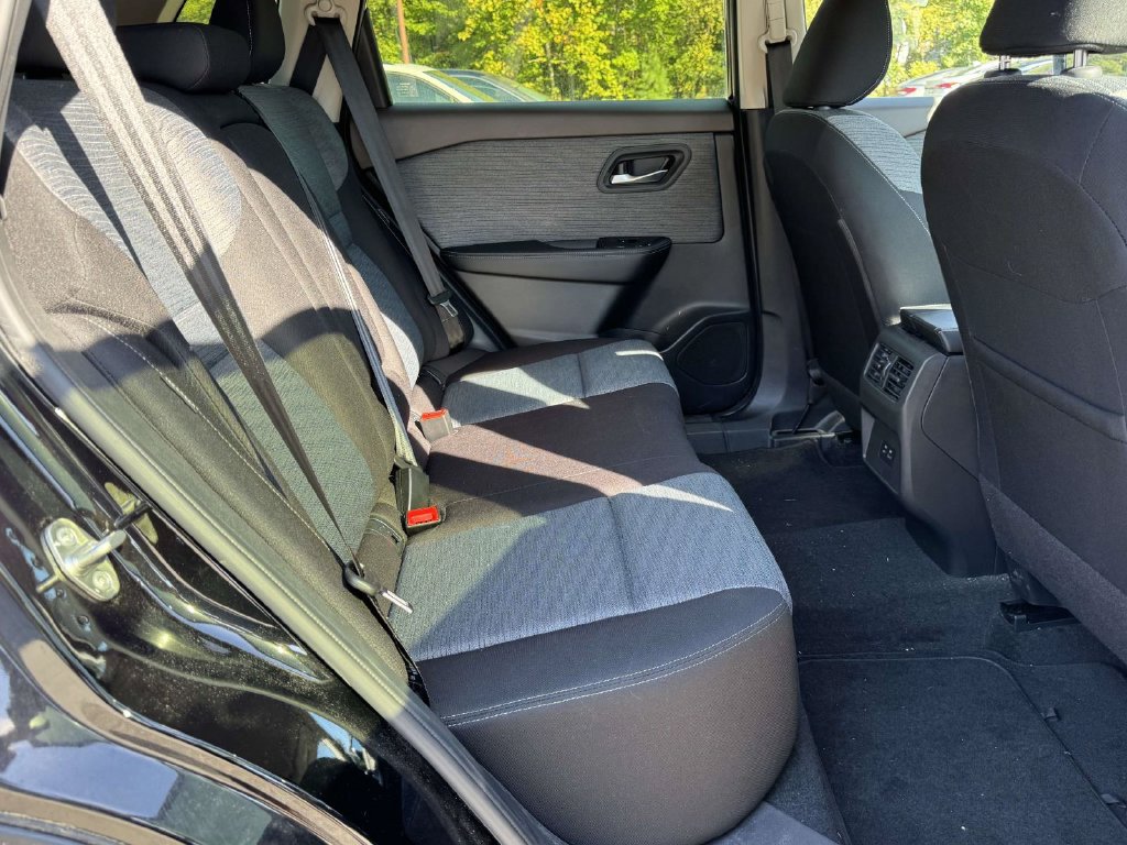 Used 2023 Nissan Rogue SV FWD image 16