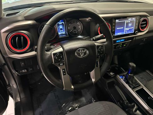 Used 2021 Toyota Tacoma SR5 AWD/4WD image 2