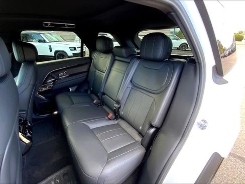 Used 2024 Land Rover Range Rover Sport Dynamic SE image 19