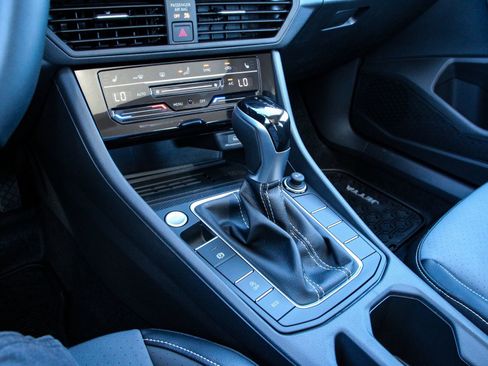 New 2026 Volkswagen Jetta SE FWD image 19