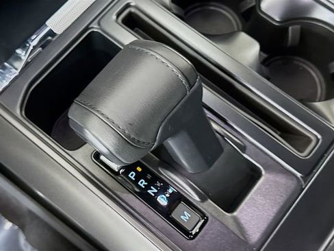 Used 2025 Ford F150 Lariat w/ Equipment Group 501A Mid image 17