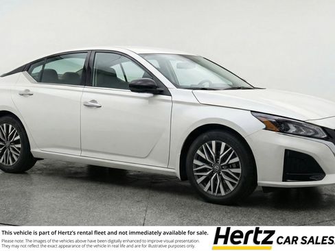 Used 2025 Nissan Altima 2.5 SV FWD image 1