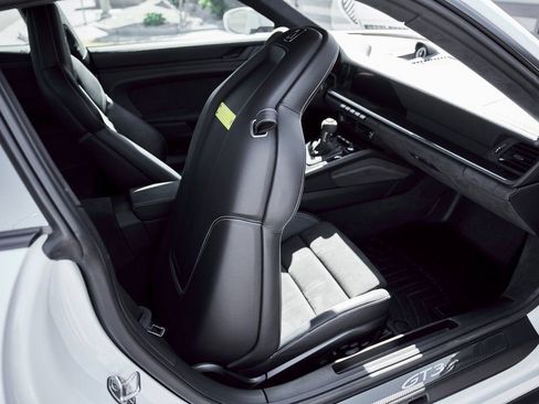 Used 2022 Porsche 911 GT3 image 40