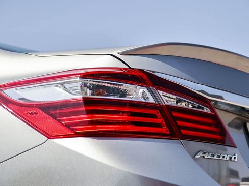 Used 2017 Honda Accord Sport Special Edition image 7