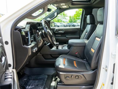 Used 2025 GMC Sierra 1500 AT4 w/ AT4 Premium Package AWD/4WD image 11