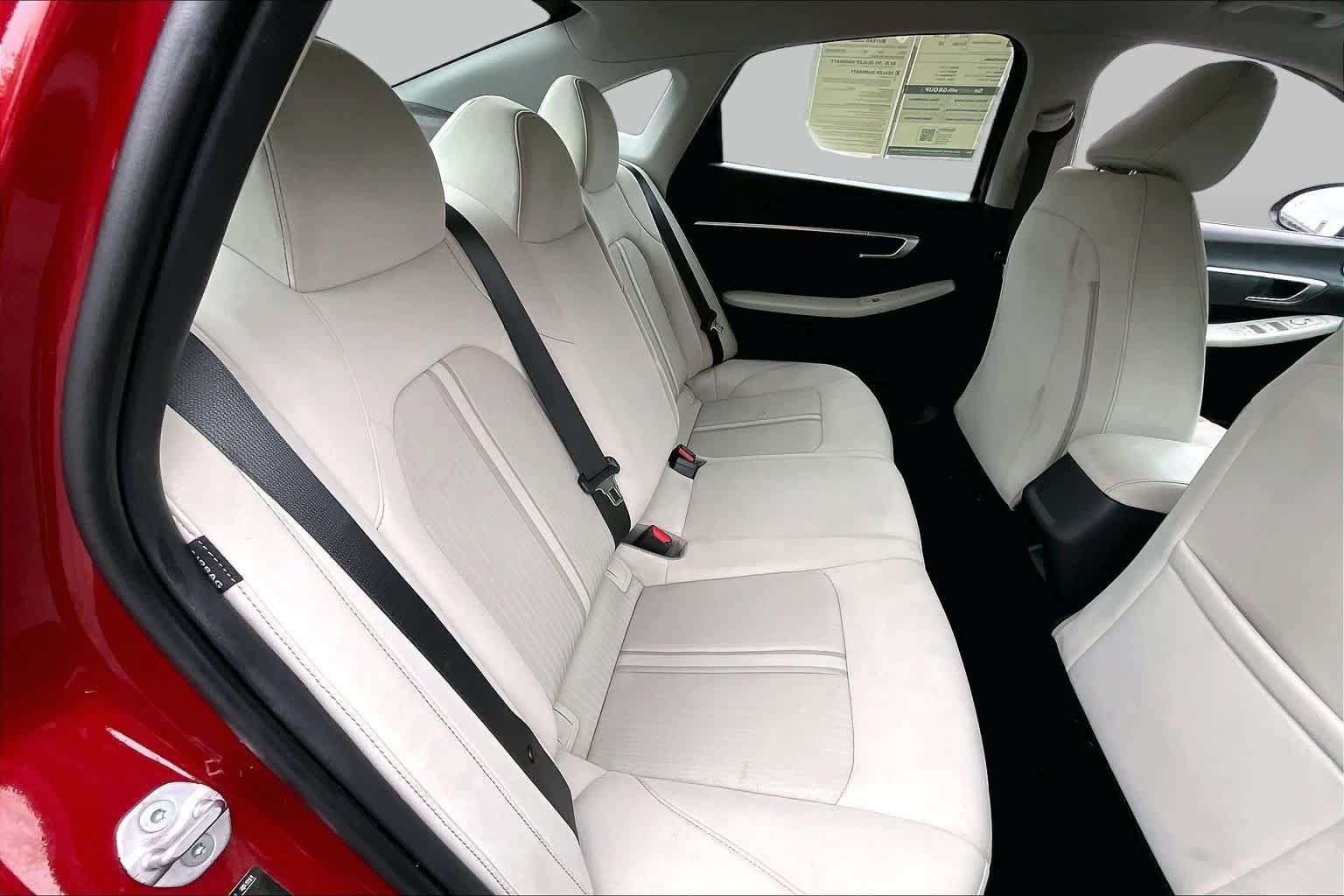 Used 2023 Hyundai Sonata SE w/ Preferred Accessory Package FWD image 18