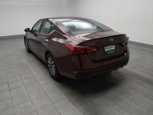 Used 2024 Nissan Altima 2.5 SV FWD image 5