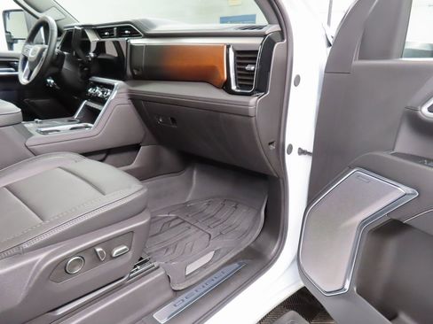 Used 2025 GMC Sierra 2500 Denali w/ Technology Package image 35