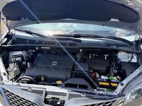 Used 2012 Toyota Sienna SE FWD image 22