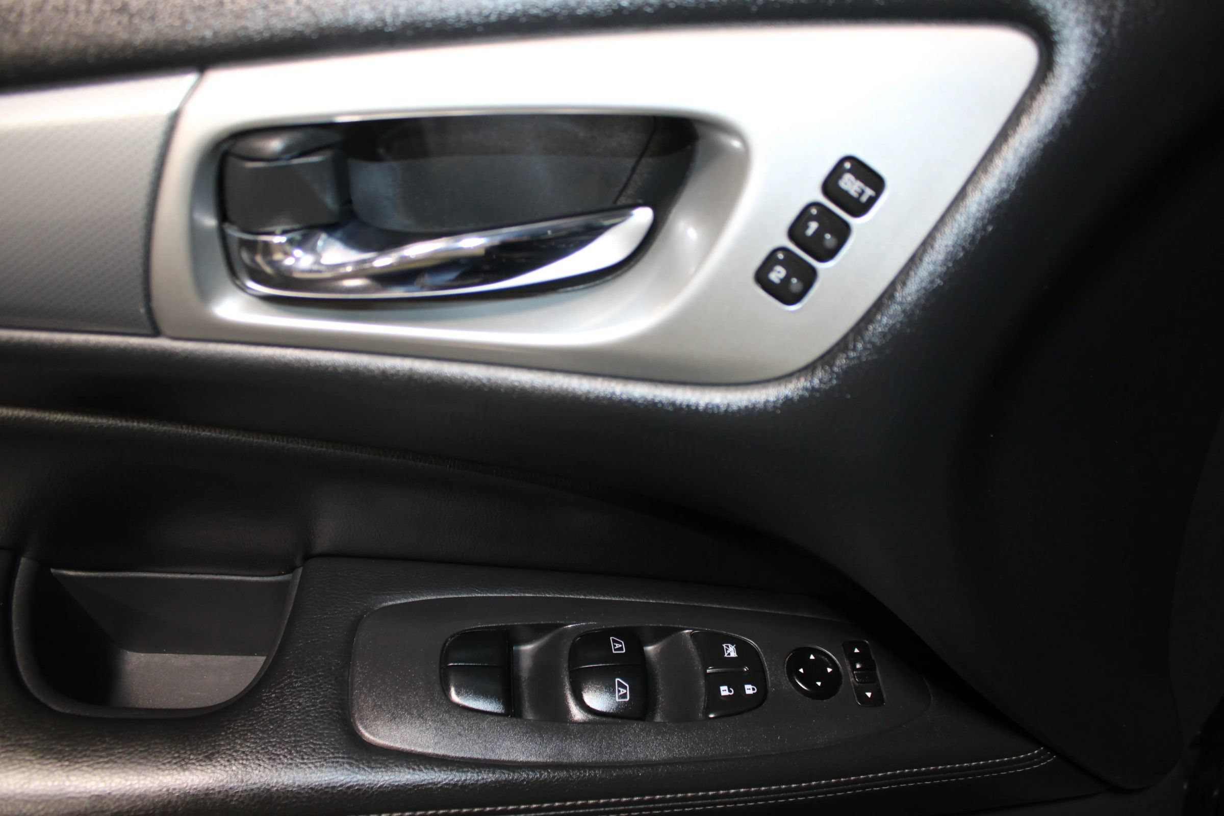 Used 2018 Nissan Pathfinder SL w/ Cargo Package FWD image 10