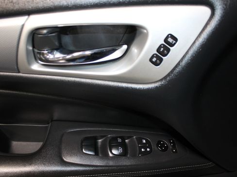 Used 2018 Nissan Pathfinder SL w/ Cargo Package FWD image 10