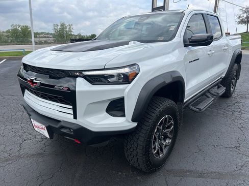 Used 2023 Chevrolet Colorado ZR2 w/ ZR2 Convenience Package III AWD/4WD image 9