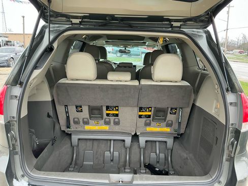 Used 2011 Toyota Sienna XLE w/ Premium Pkg image 24
