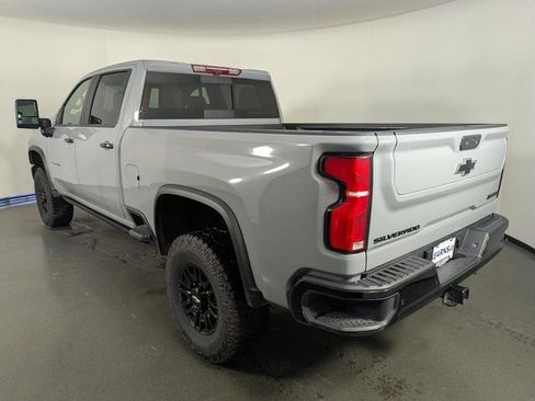 Used 2025 Chevrolet Silverado 2500 ZR2 w/ Technology Package image 6