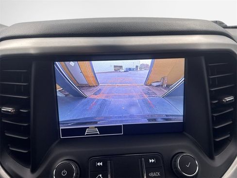 Used 2022 GMC Acadia SLE image 26