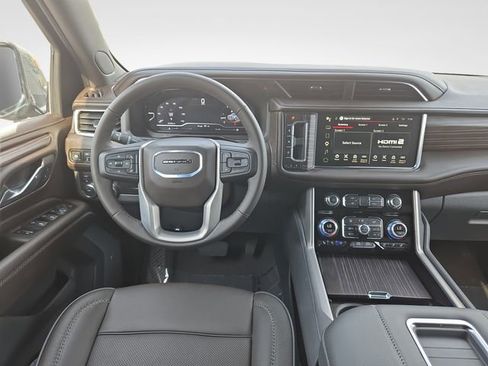 Used 2024 GMC Yukon XL Denali AWD/4WD image 10