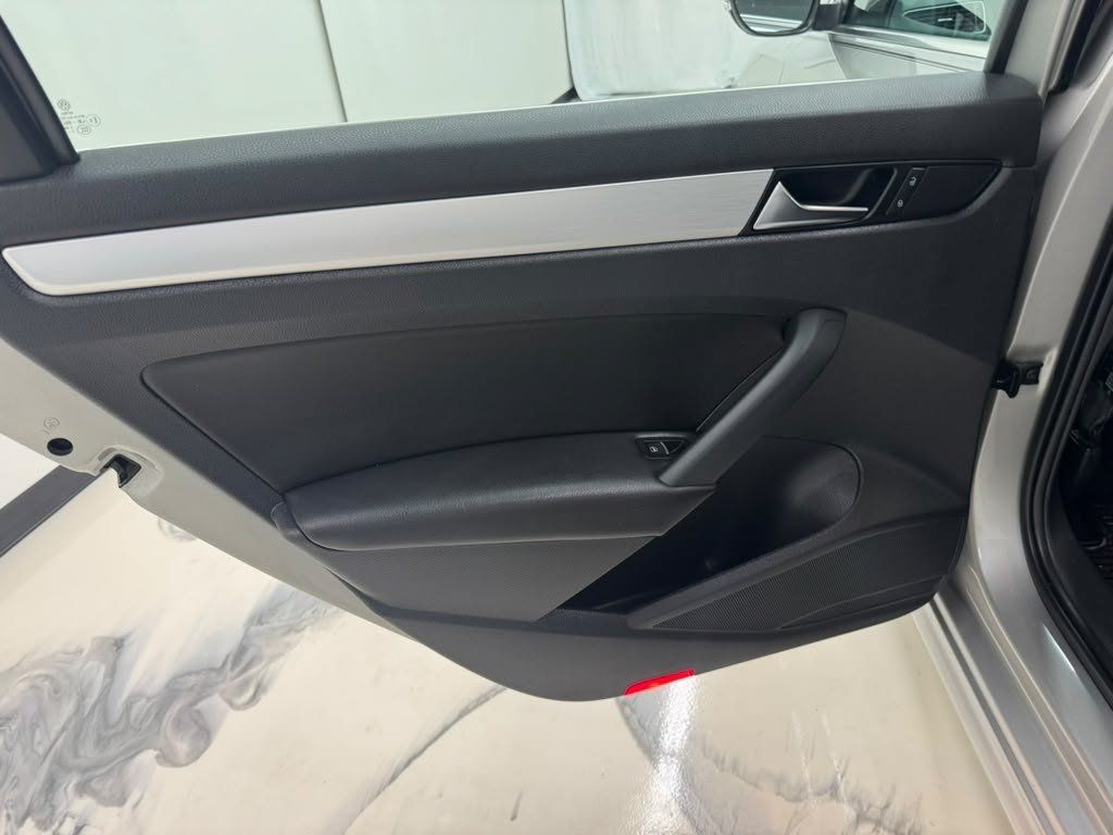 Used 2012 Volkswagen Passat 2.5 SE FWD image 21