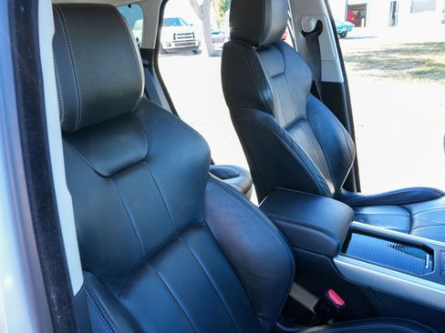 Used 2016 Land Rover Range Rover Evoque SE Premium image 25