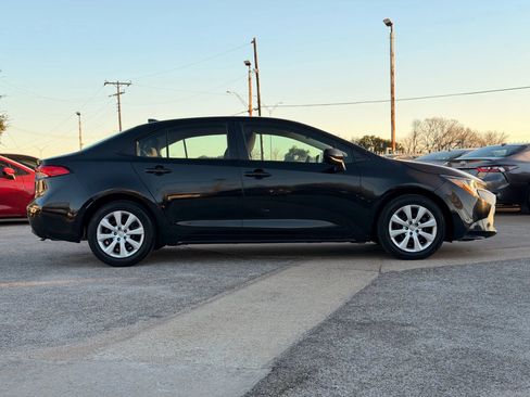 Used 2021 Toyota Corolla LE image 2