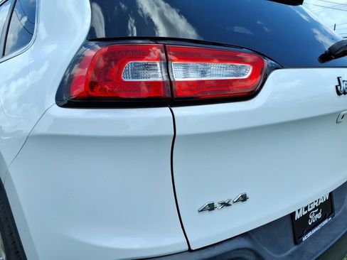 Used 2015 Jeep Cherokee Limited w/ Luxury Group AWD/4WD image 14