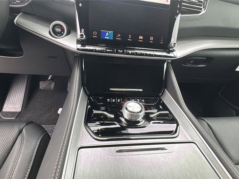 New 2026 Jeep Grand Wagoneer L Limited AWD/4WD image 18