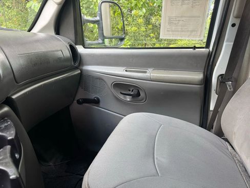 Used 2008 Ford E-350 and Econoline 350 Super Duty RWD image 11