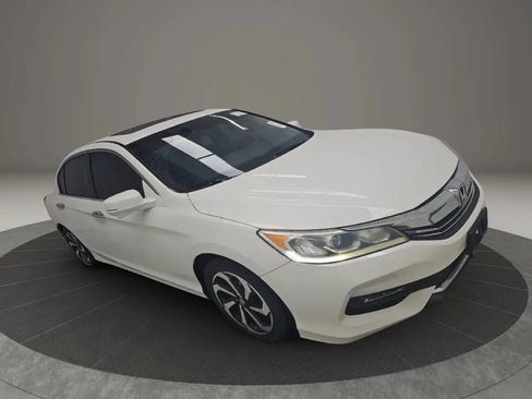 Used 2017 Honda Accord EX image 7