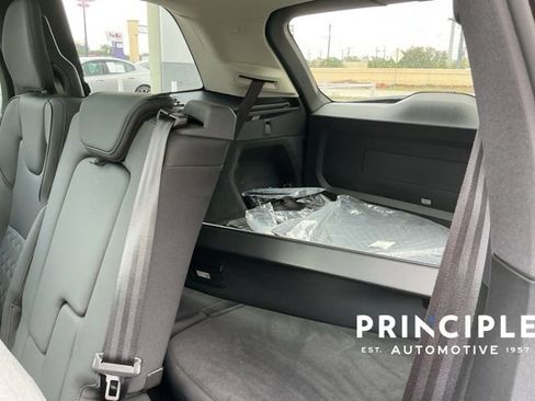 Certified 2025 Volvo XC90 B5 Plus AWD/4WD image 33