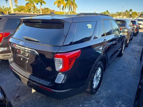 Used 2023 Ford Explorer XLT image 3