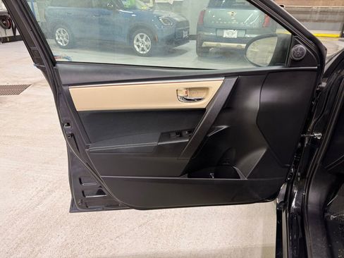 Used 2015 Toyota Corolla LE image 10