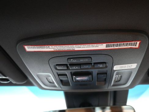 Used 2020 Toyota Avalon Limited image 17