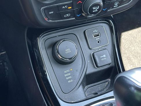 Used 2018 Jeep Compass Limited AWD/4WD image 28