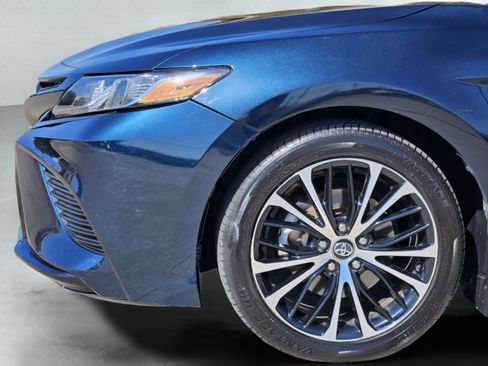Used 2020 Toyota Camry SE w/ Convenience Package FWD image 30