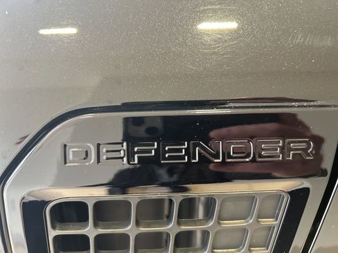 Used 2025 Land Rover Defender 110 S image 17