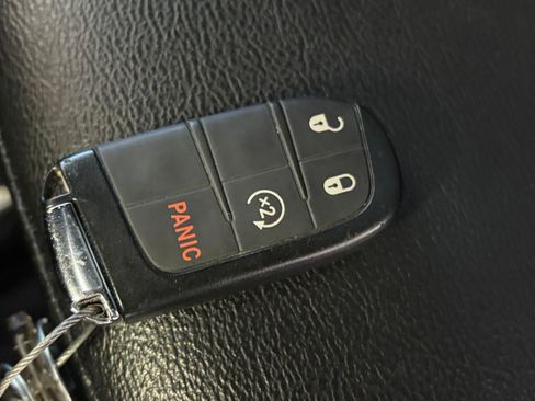 Used 2025 Jeep Compass Limited image 24